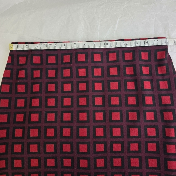 Worthington Classic Checker Geometric Stretch Elastic Pull On Knee Length Skirt - Picture 3 of 6